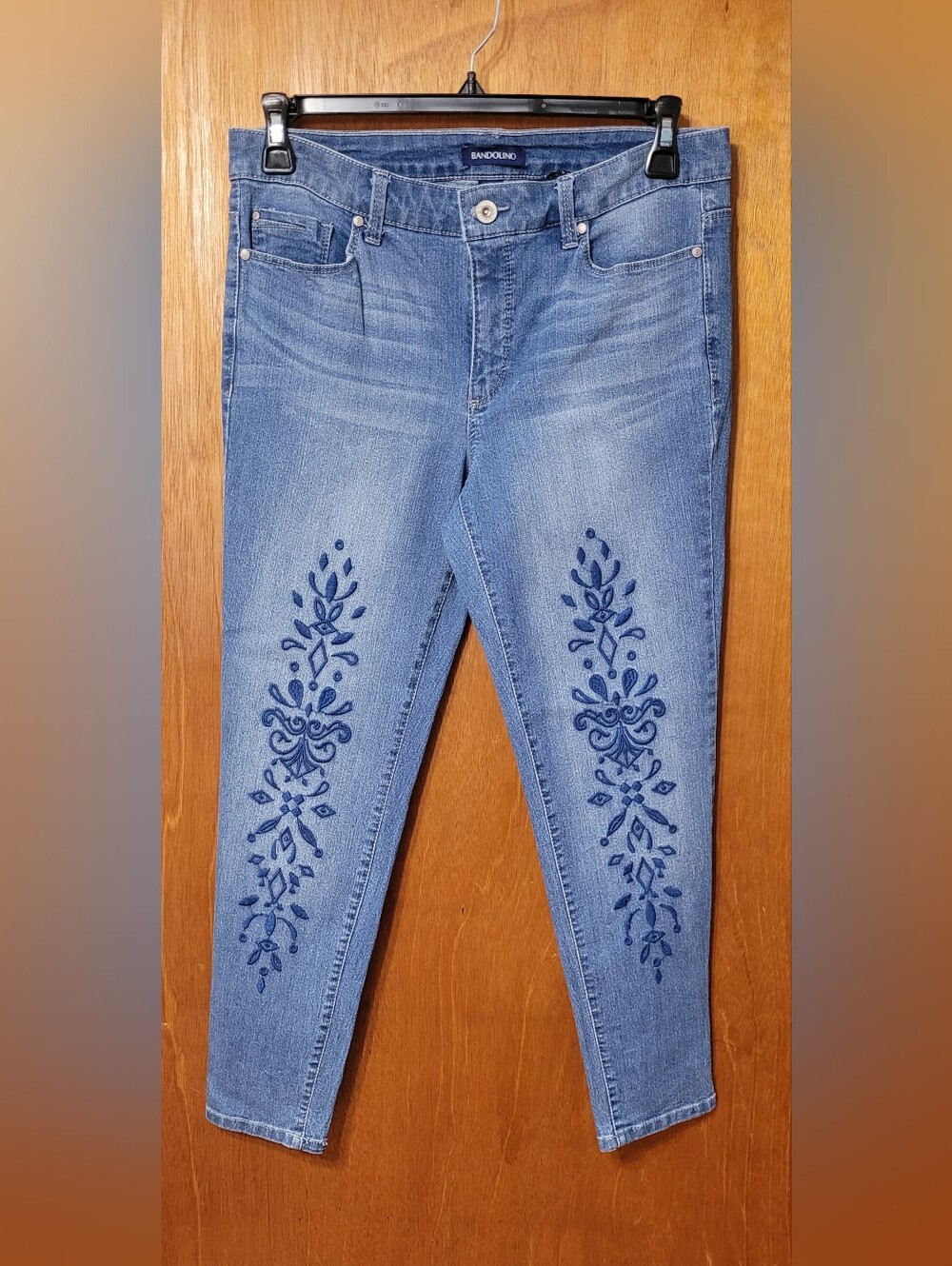 Bandolino Selene Embroidered Jeans Size 10 (1764)